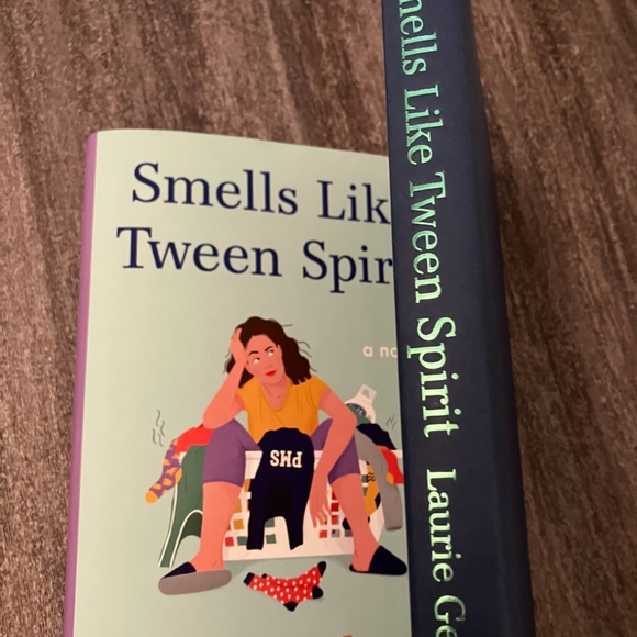 2-pack Laurie Gelman books: Class Mom series - Picture 9 of 11